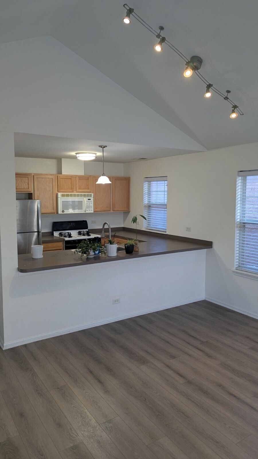 Building Photo - 1154 N Howe St