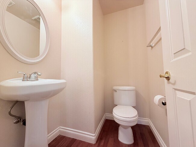 Building Photo - Great Upgraded SFH in Southern Highlands