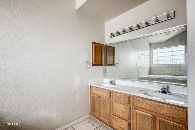 Building Photo - 4733 R L Shoemaker Dr