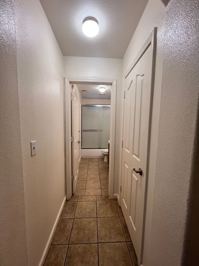 Building Photo - Beautiful West Side Madera Home