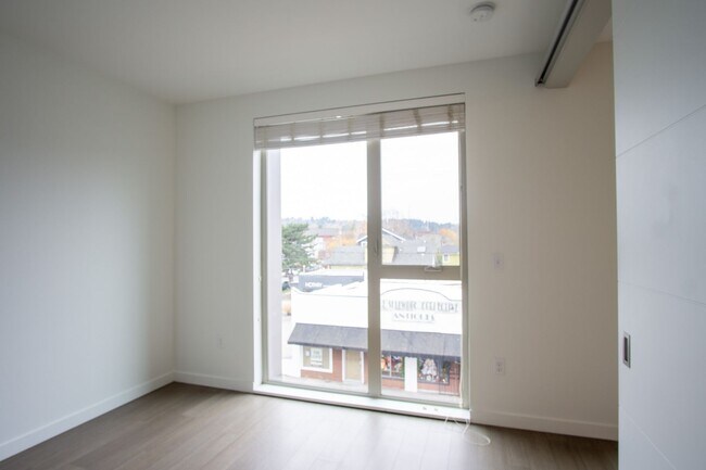 Building Photo - 3rd Floor Modern & Sleek 1Bdr w/Floor-to-C...