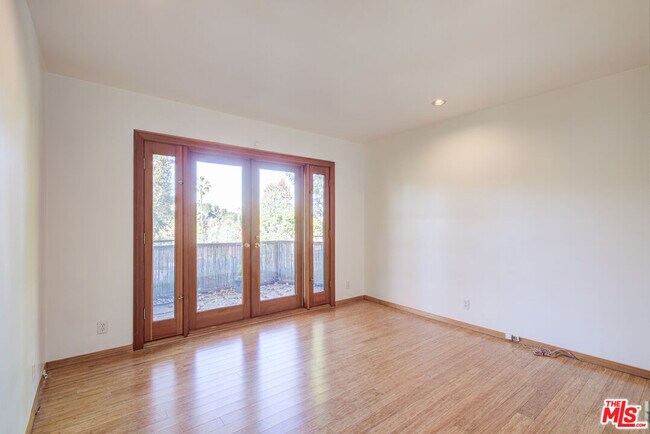 Building Photo - 15511 Woodcrest Dr