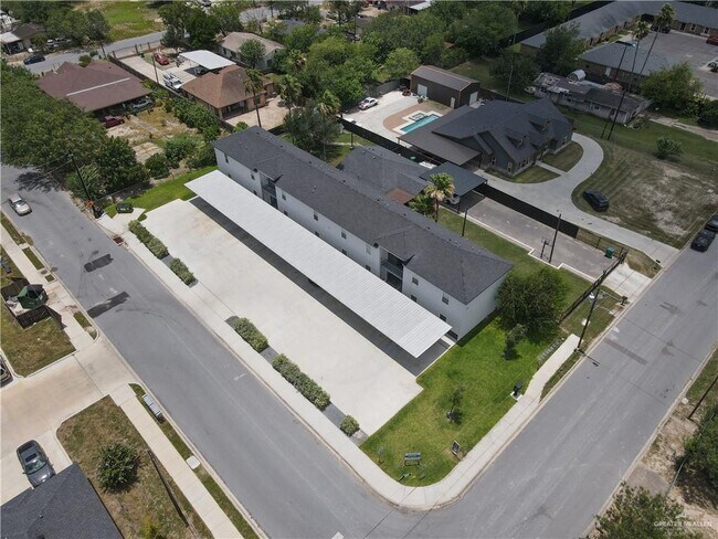 Building Photo - 1207 W Kennedy St