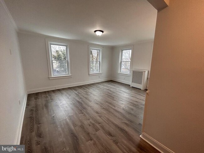 Building Photo - 1067 S Clinton Ave