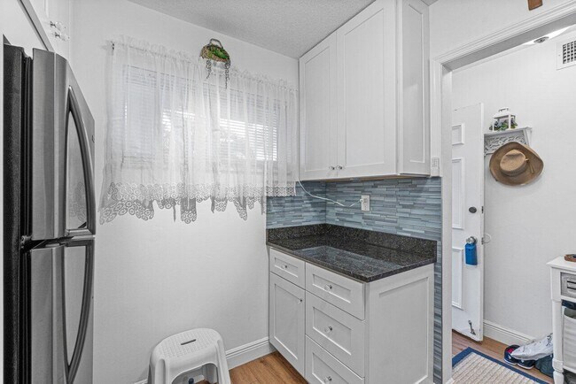 Building Photo - 2855 Garden Dr S