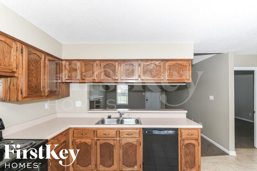 Building Photo - 8491 Highland Glen Cir N