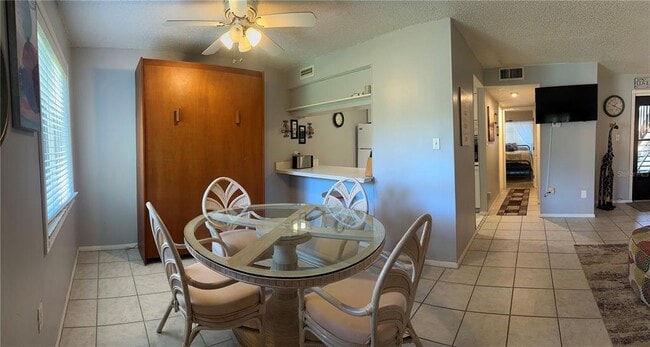Building Photo - 4215 E Bay Dr