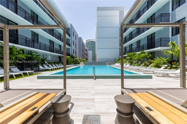 Building Photo - 1005 Spring Garden Rd