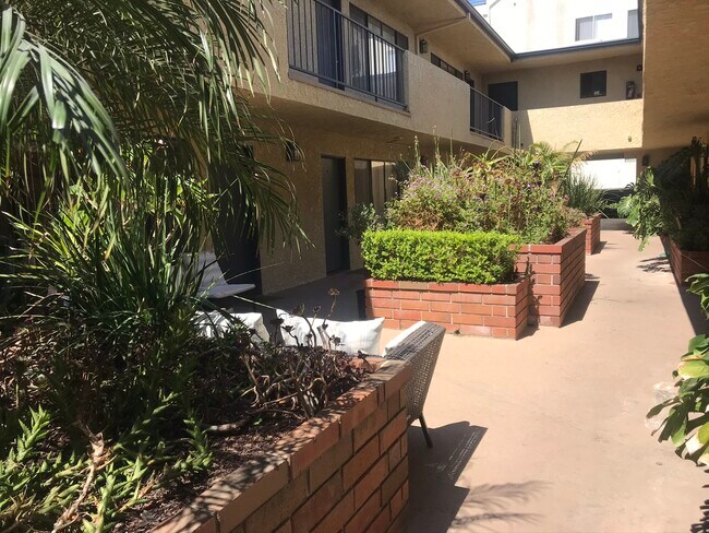 Building Photo - 3414 Jasmine Ave