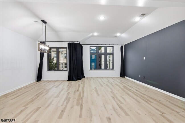 Building Photo - 67 S 13th St