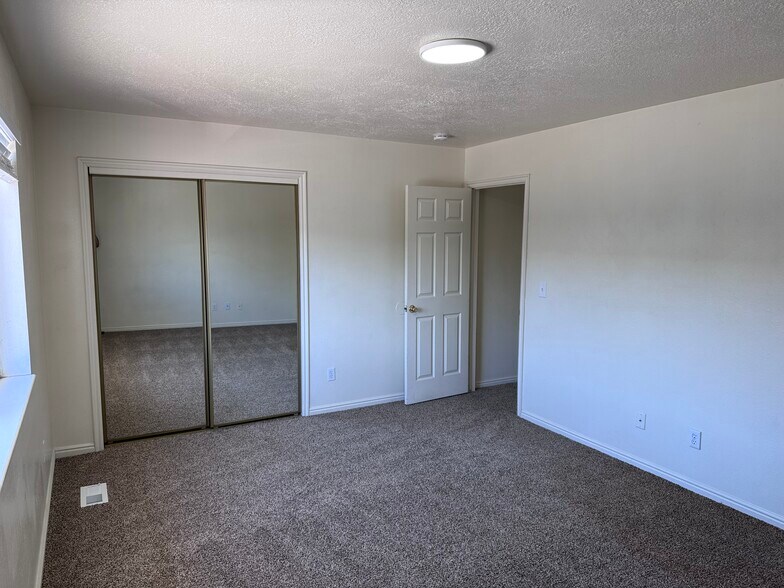 Building Photo - 1392 N 260 W