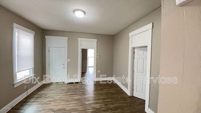 Building Photo - 252 McClure St