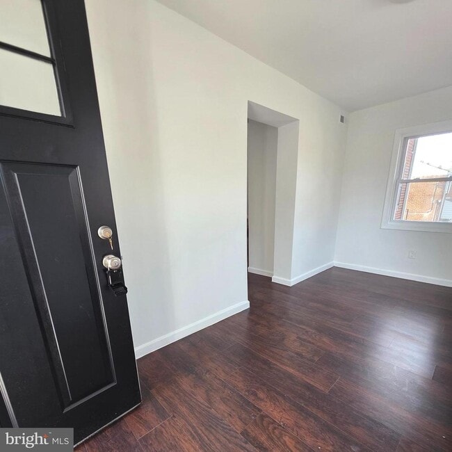 Building Photo - 716 71st Ave