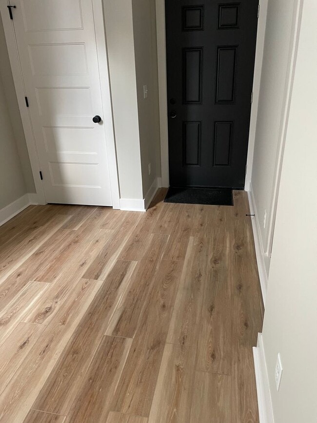 Building Photo - Shelby Park Amazing Newly Renovated 2 Bedroom House