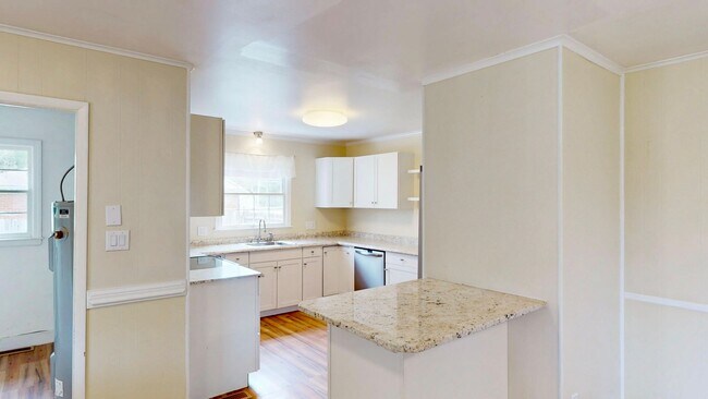 Building Photo - 6821 View Way Dr