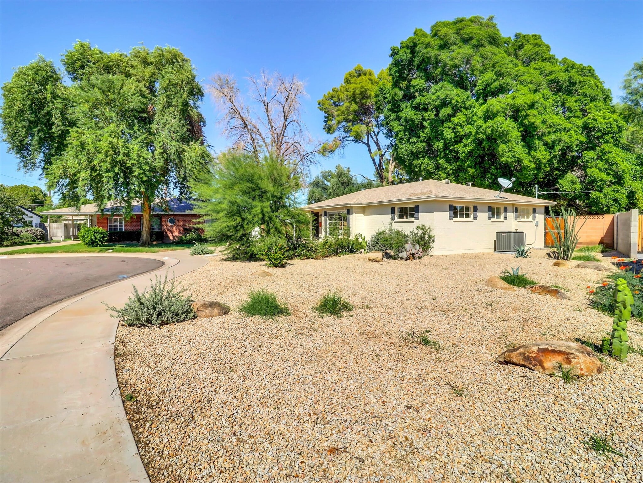 Building Photo - 1022 E Keim Dr