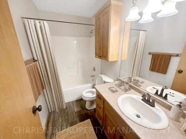 Building Photo - 4 BEDROOM, 2 BATH TOWN HOME, PET FRIENDLY, AMENITY FILLED, DOUBLE ATTACHED GARAGE!