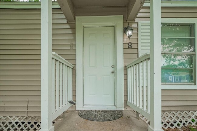 Building Photo - 8 Jennische St