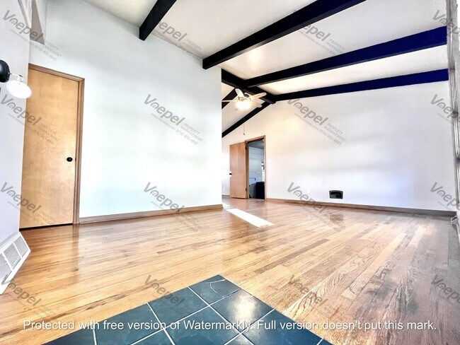 Building Photo - Charming 3 Bed, 1 Bath Home in Desirable Kansas City Northland Location