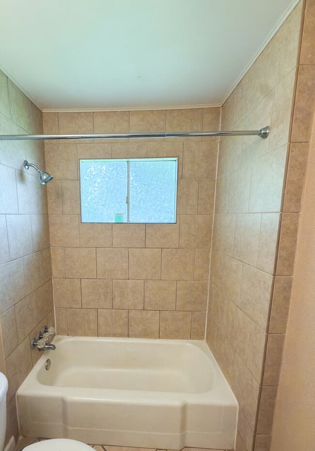 Building Photo - 165 Smelker Ave