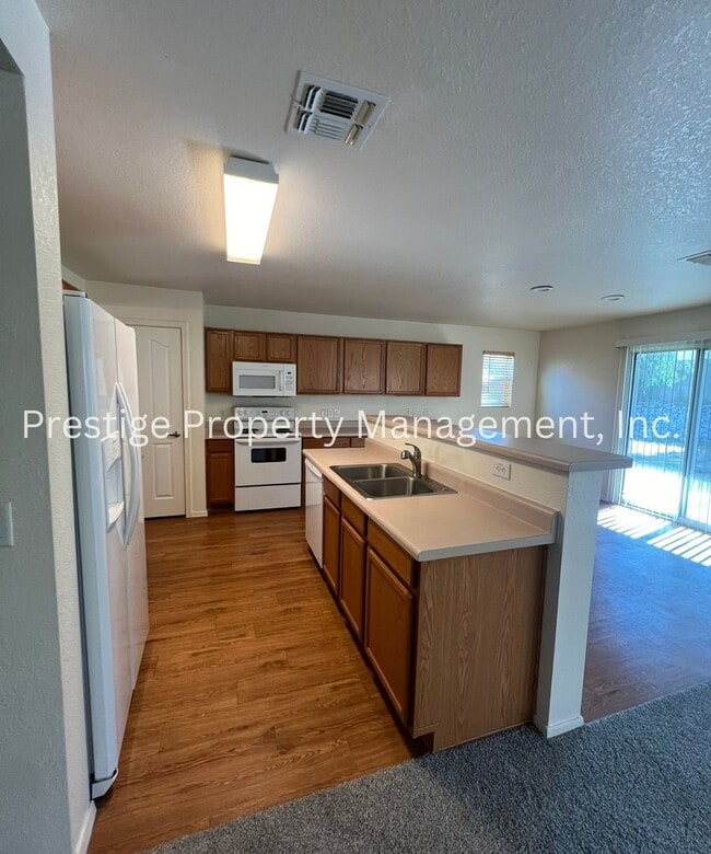 Building Photo - Nice Sahuarita Home with Open Kitchen!!