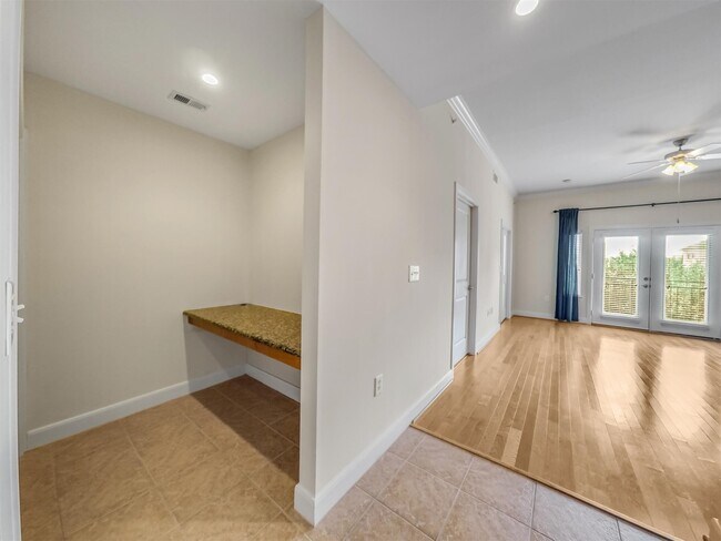 Building Photo - 1010 Rosine St