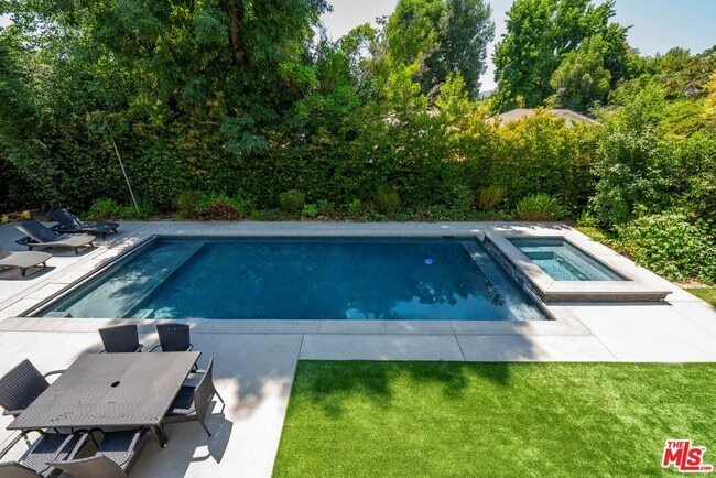 Building Photo - 23057 Sylvan St