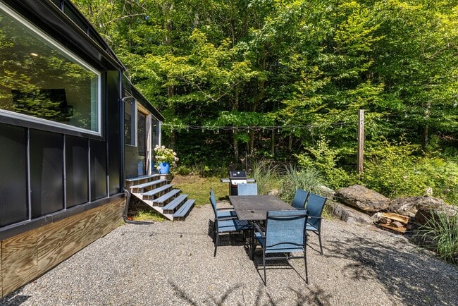 Building Photo - 5 month lease- Fully Furnished One bedroom...