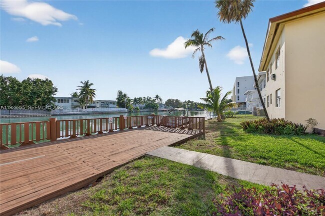 Building Photo - 160 S Shore Dr