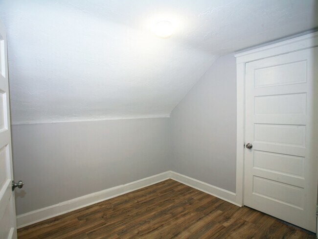 Building Photo - 3 Renovated Story 4 Bed - 2.5 Bath Colonial available for Rent