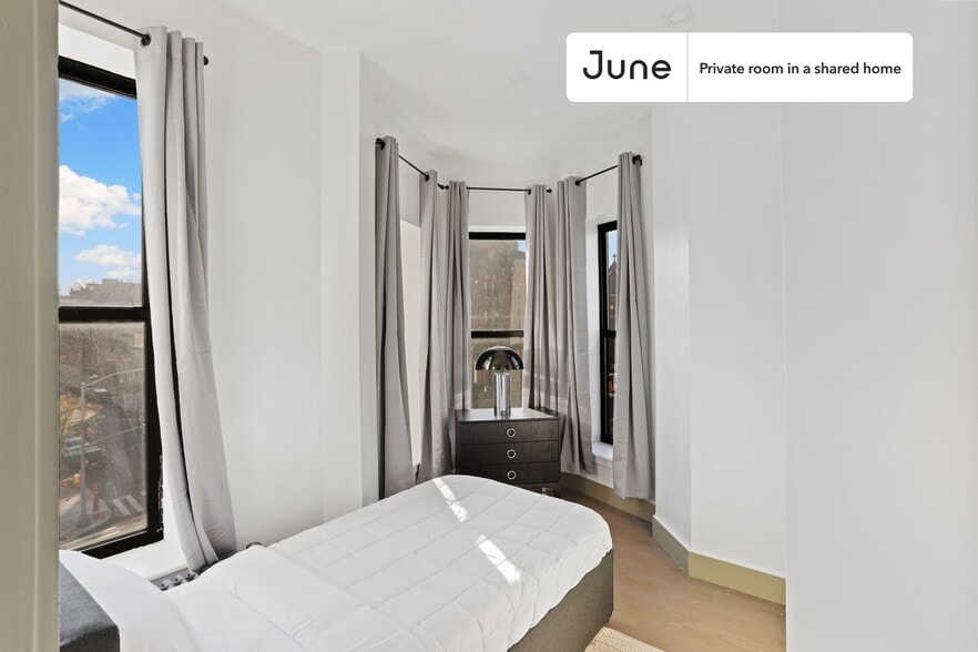 Building Photo - Room in Shared 3 bed/1 bath home