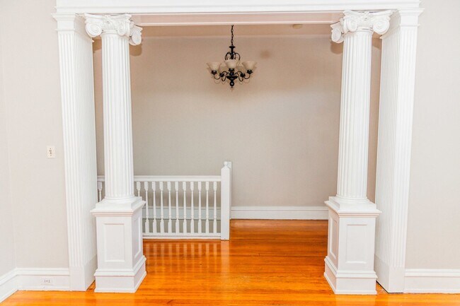 Building Photo - 2205 Floyd Ave