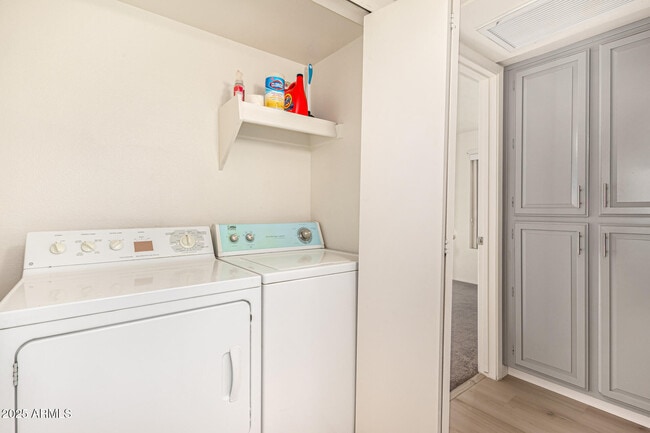 Building Photo - 461 W Holmes Ave