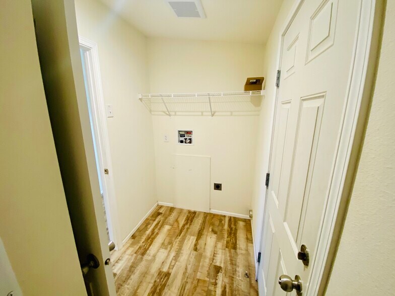 Building Photo - 165 Broadmore Ave NE