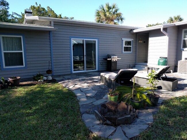 Building Photo - 144 Menendez Rd