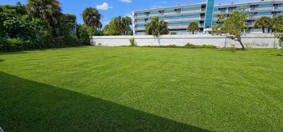 Building Photo - 1360 Oxford Dr