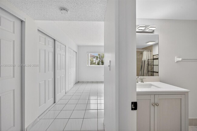 Building Photo - 800 SW 104th Ct