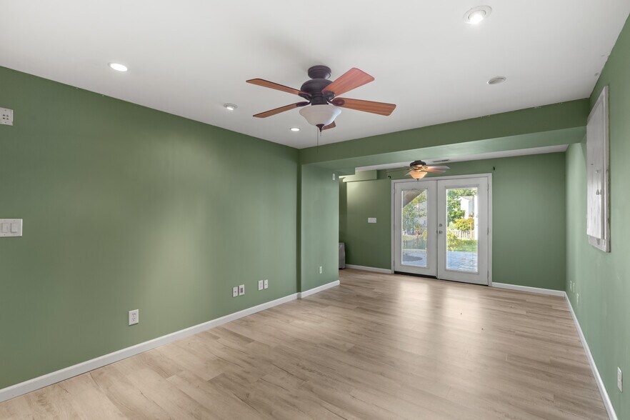 Building Photo - 576 Donna Marie Dr