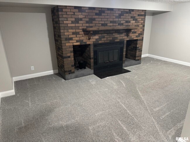 Building Photo - 1868 Kings Dr