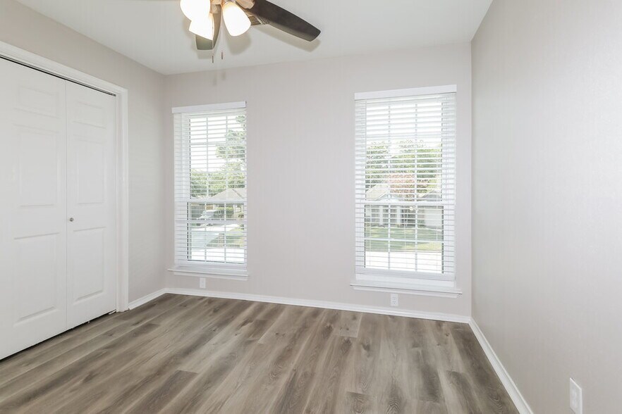 Building Photo - 17003 Spruce Run Dr