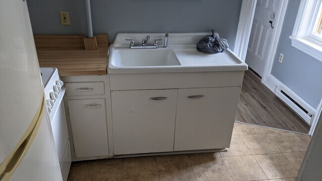 Building Photo - Charming Studio in heart of Midtown Harris...
