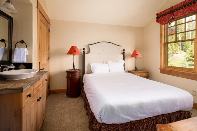 Building Photo - 66 Mountain Loop Rd