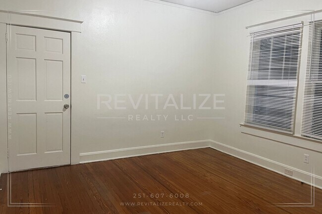 Building Photo - Charming Lower Midtown Cottage