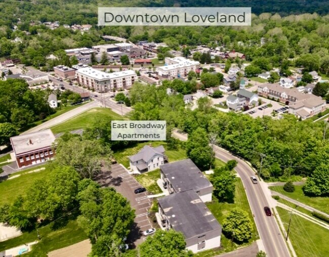 Building Photo - Broadway 2