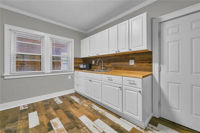 Building Photo - 3234 Euclid Heights Blvd