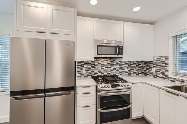 Building Photo - Wonderful West Old Town Home! A must see! ...