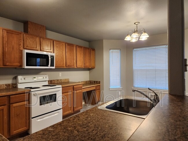 Building Photo - 912 E Georgia Ave