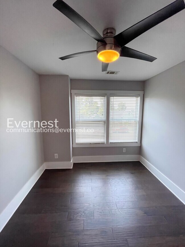 Building Photo - 3-Bed/2.5-Bath Home/Available Now!