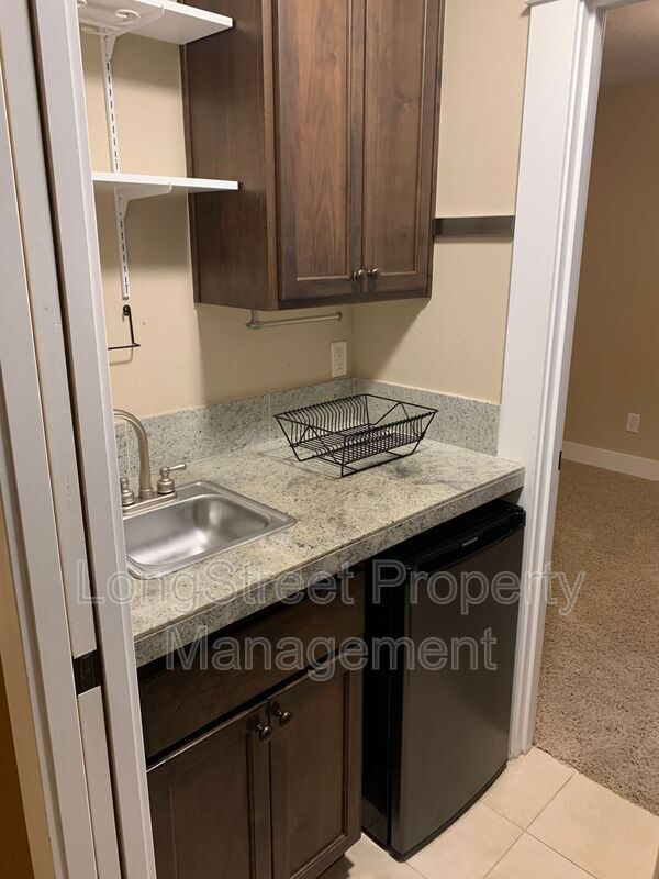 Building Photo - 532 NE Sumner St