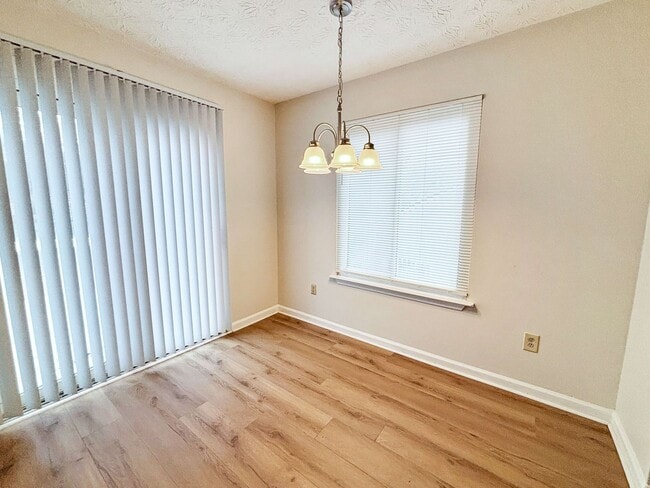 Building Photo - Modern 3BR/2.5BA Home in Prime Acworth!